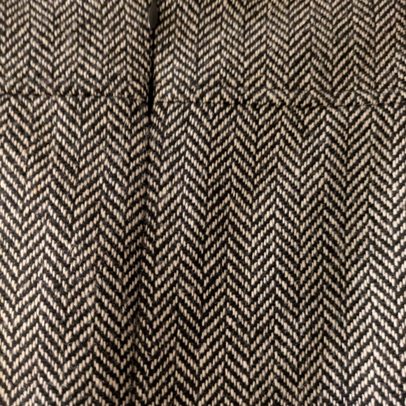 Anne Klein Classic Gray Herringbone Skirt. US 8 - Picture 11 of 11
